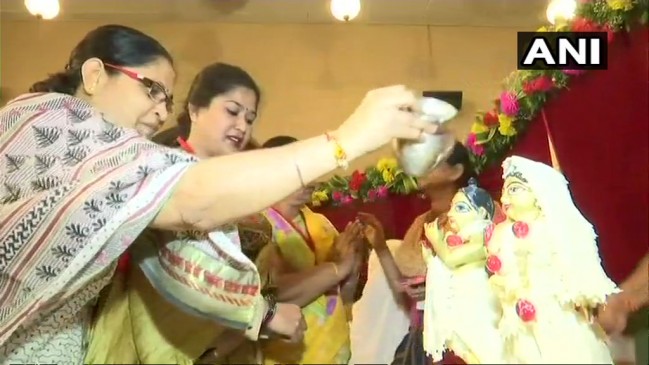 जन्माष्टमी: भगवान कृष्ण के दर्शन करने देश-विदेश से मथुरा पहुंचे श्रद्धालु जन्माष्टमी: भगवान कृष्ण के दर्शन करने देश-विदेश से मथुरा पहुंचे श्रद्धालु