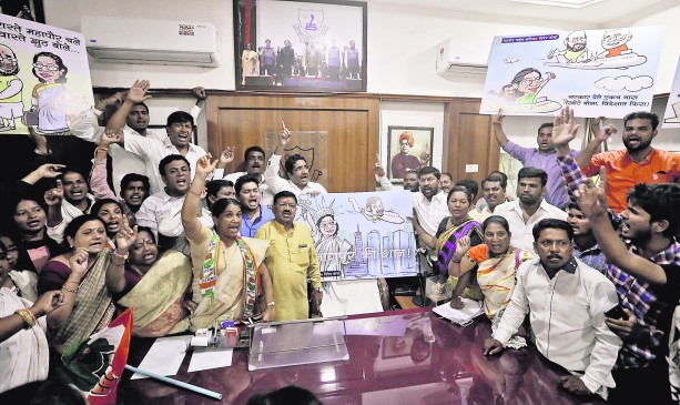 Nagpur Mayor Nanda jichkar in dispute due to foreign trip with son