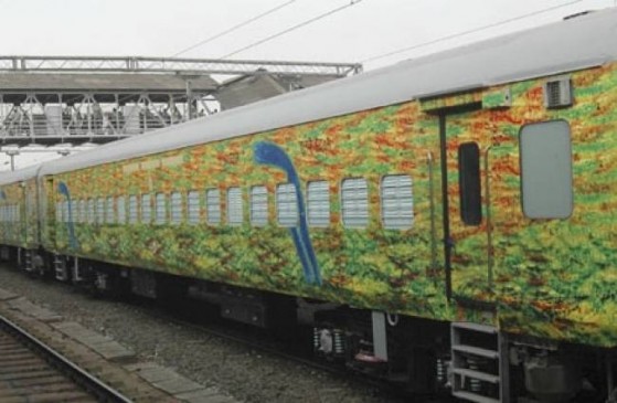 Passenger are waiting for stoppage of Mumbai Allahabad duronto express