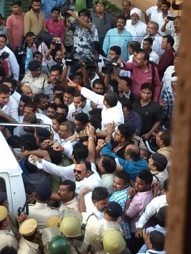 CG सेक्स सीडी कांड: भूपेश बघेल जेल में, कांग्रेस का जेल भरो आंदोलन, कई विधायक गिरफ्तार CG सेक्स सीडी कांड: भूपेश बघेल जेल में, कांग्रेस का जेल भरो आंदोलन, कई विधायक गिरफ्तार