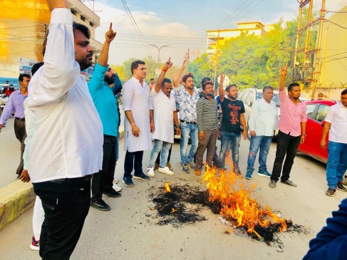 CG सेक्स सीडी कांड: भूपेश बघेल जेल में, कांग्रेस का जेल भरो आंदोलन, कई विधायक गिरफ्तार CG सेक्स सीडी कांड: भूपेश बघेल जेल में, कांग्रेस का जेल भरो आंदोलन, कई विधायक गिरफ्तार