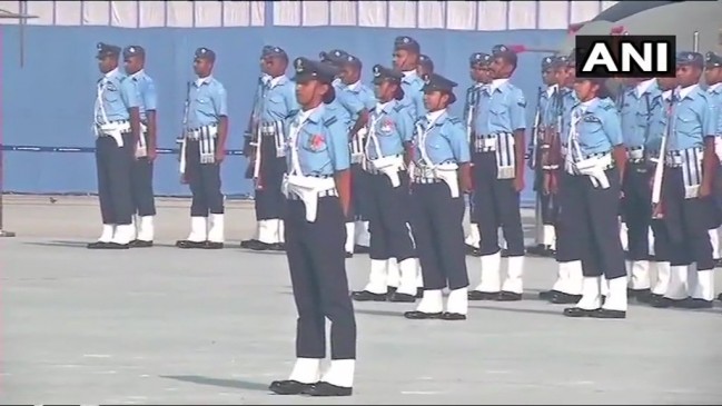86वां वायुसेना दिवस: सचिन तेंदुलकर ने देखा वायुसेना का दमखम 86वां वायुसेना दिवस: सचिन तेंदुलकर ने देखा वायुसेना का दमखम