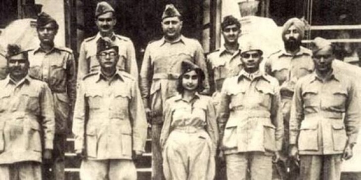 आजाद हिंद सरकार के 75 साल पूरे, पीएम ने लाल किले पर फहराया तिरंगा आजाद हिंद सरकार के 75 साल पूरे, पीएम ने लाल किले पर फहराया तिरंगा