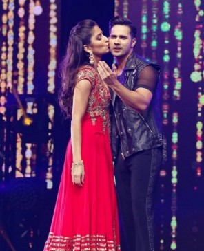 वरुण धवन के साथ कटरीना कैफ ने शेयर की करण जौहर की कॉफी,देखें तस्वीरें वरुण धवन के साथ कटरीना कैफ ने शेयर की करण जौहर की कॉफी,देखें तस्वीरें