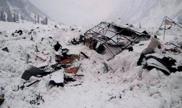 माउंट गुरजा में हिमस्खलन, 9 पर्वतारोहियों की मौत माउंट गुरजा में हिमस्खलन, 9 पर्वतारोहियों की मौत