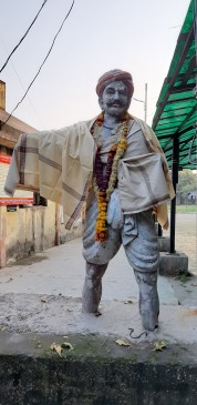 Harishchandra saved respect with shawl of dead body