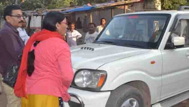 On the issue of a three day wage cut case, the teacher couple created ruckus