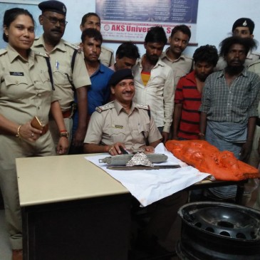 Police arrested  5 miscreants planning to plunder near the Hati turning