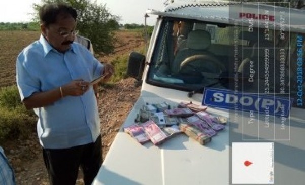 police got 14 lakh rupees cash from a car during a vehicle check police got 14 lakh rupees cash from a car during a vehicle check