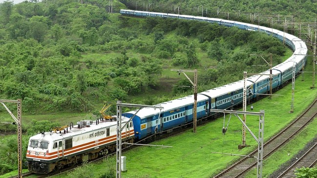 दीपावली-छठ पर्व पर चलेंगी स्पेशल ट्रेनें, यात्रियों को नहीं होना पड़ेगा परेशान