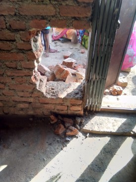 The thief entered in the house from the roof top and cleared hands on goods of lakhs of rupees