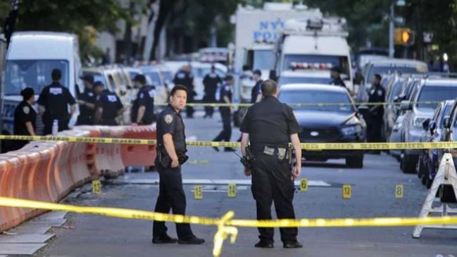 अमेरिका: कैलिफोर्निया में हुई गोलीबारी, हमलावर समेत 13 लोगों की मौत