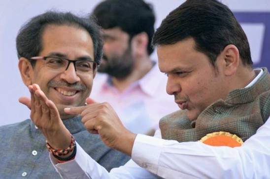 CM Fadnavis and Uddhav Thakre meeting over crackers burning in maharashtra