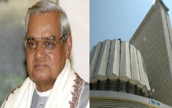Tributes paid to late PM Atalji in both the houses of maharashtra assembly