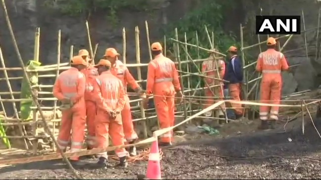 मेघालय: 18 दिनों से खदान में फंसे हैं मजदूर, टूटे-फूटे 3 हेमलेट मिले मेघालय: 18 दिनों से खदान में फंसे हैं मजदूर, टूटे-फूटे 3 हेमलेट मिले