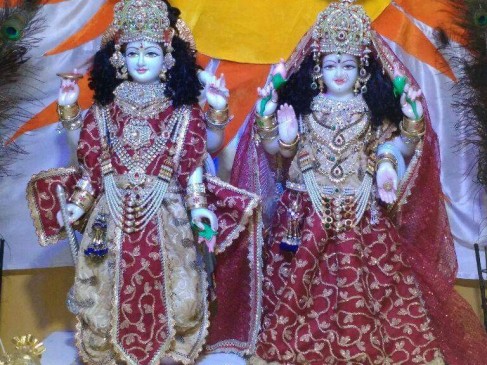 According to zodiac Pray like this to please Lakshmi Narayan