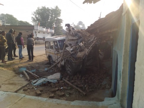 colliding with Bolero tractor, entered a house and demolished the house