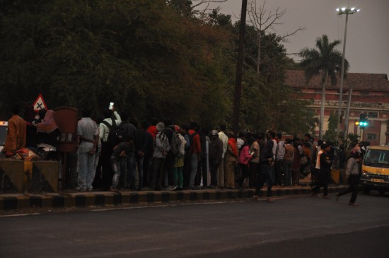 Fans wants to see Big b, when they stopped car, bouncers scrimmage to public