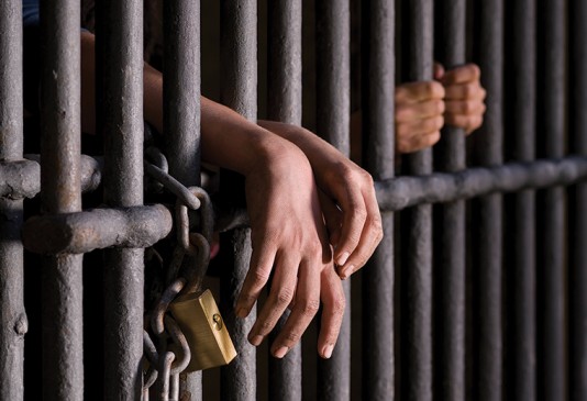 कैदी से मारपीट करने वाले जेल अधिकारियों के खिलाफ FIR,  हाईकोर्ट में दायर थी याचिका  