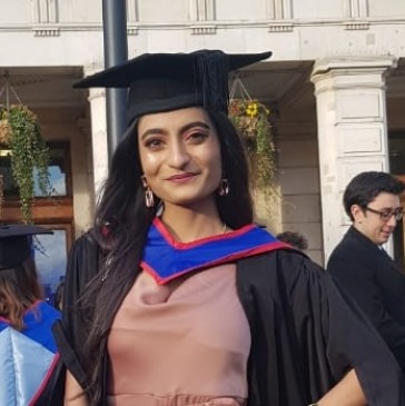 Hindi-speaking student got degree in London, family feel proud on daughter