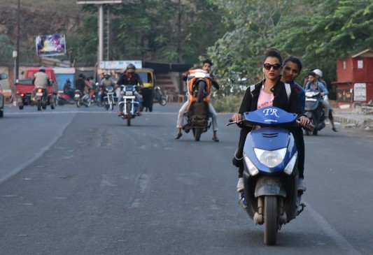 Illegally bike Stunt Seen on Futla Lakes road, Exposed Security during New Year celebrations