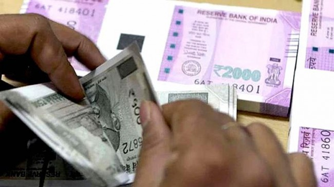 Students spent rupees 400 on wadapav and double earns from it