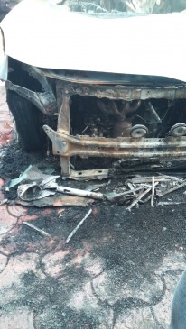 Sudden smoke started coming out from the parked Swift Dzire