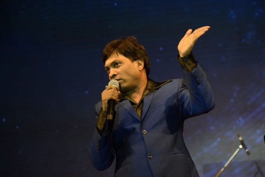 Sunil Paul presents comedy and Divya Kumar entertains with songs