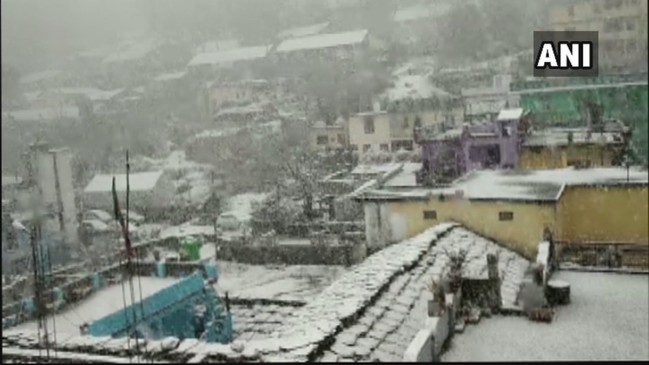 दिल्ली में रातभर बारिश, ओले गिरे, लंबा जाम...पहाड़ी राज्यों में बर्फबारी दिल्ली में रातभर बारिश, ओले गिरे, लंबा जाम...पहाड़ी राज्यों में बर्फबारी