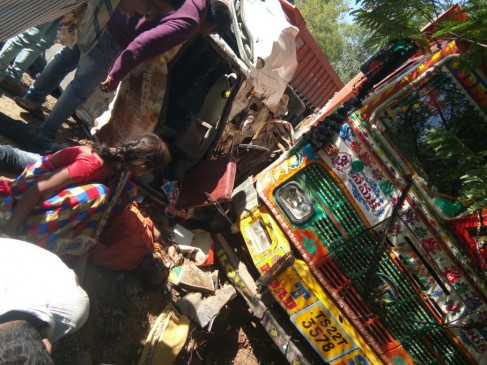 Four killed, 10 wounded in two vehicles collision