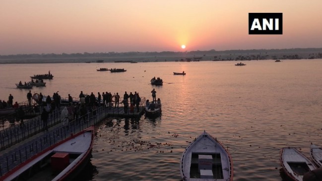 पहले शाही स्नान के साथ हुआ कुंभ का शंखनाद, लाखों श्रद्धालुओं ने लगाई डुबकी पहले शाही स्नान के साथ हुआ कुंभ का शंखनाद, लाखों श्रद्धालुओं ने लगाई डुबकी