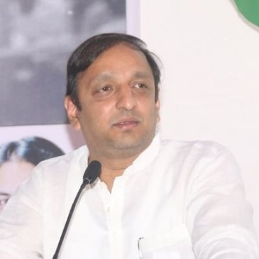 झूठ बोलने के लिए मुख्यमंत्री ने ली है मोदी से दीक्षा - सचिन सावंत झूठ बोलने के लिए मुख्यमंत्री ने ली है मोदी से दीक्षा - सचिन सावंत