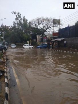दिल्ली में रातभर बारिश, ओले गिरे, लंबा जाम...पहाड़ी राज्यों में बर्फबारी दिल्ली में रातभर बारिश, ओले गिरे, लंबा जाम...पहाड़ी राज्यों में बर्फबारी