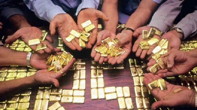 सवा करोड़ का सोना लेकर घूम रहा था पैदल, पुलिस ने 20 लाख में कर दिया मामला रफा-दफा