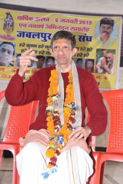 Saint Anant Dev describes the truth of the life in many gestures