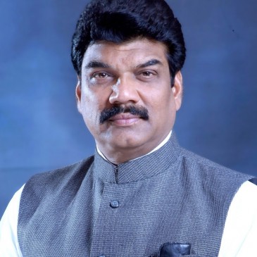 Transport and revenue minister Govind singh Rajput forgot salute after flag hosting
