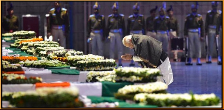 गम, गुस्सा और गर्व के साथ देश ने दी पुलवामा के 40 शहीदों को अंतिम विदाई, हर कोने से उठ रही है जवाबी कार्रवाई की मांग गम, गुस्सा और गर्व के साथ देश ने दी पुलवामा के 40 शहीदों को अंतिम विदाई, हर कोने से उठ रही है जवाबी कार्रवाई की मांग