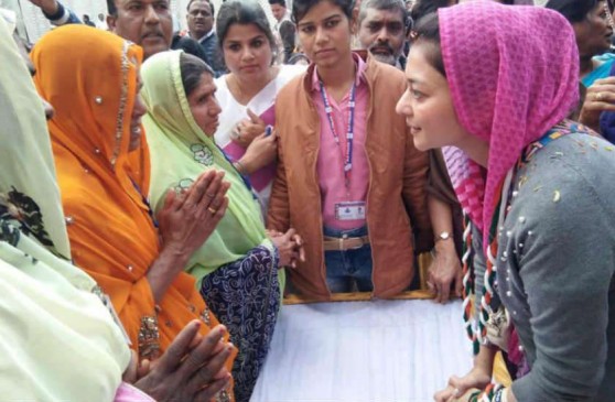 प्रियदर्शिनी राजे सिंधिया हुईं राजनीति में सक्रिय, खेला बच्चों के साथ बैडमिंटन प्रियदर्शिनी राजे सिंधिया हुईं राजनीति में सक्रिय, खेला बच्चों के साथ बैडमिंटन