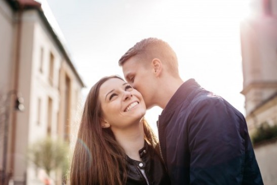 Kiss Day 2019: वैलेंटाइन का वो दिन जब होठों से होता है प्यार का इजहार Kiss Day 2019: वैलेंटाइन का वो दिन जब होठों से होता है प्यार का इजहार