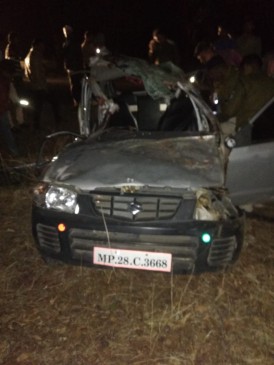Uncontrollable car collide with tree, killing two youths, two serious