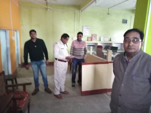 Thieves entered in the Madhyanchal Gramin Bank from the window