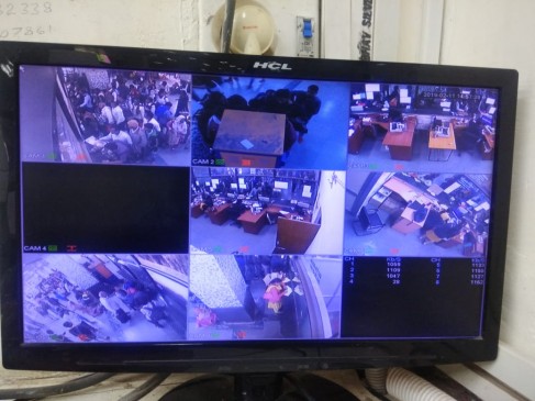 स्टेशन पर महिला रेल कर्मियों के चेंजिंग रूम पर CCTV कैमरे की नजर, मचा बवाल