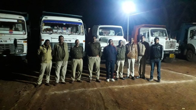 Police raided sand mine and captured hyva in illegal excavation