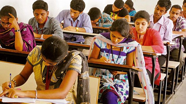 सूखा प्रभावित 4518 गांवों के महाविद्यालयों के विद्यार्थियों को परीक्षा शुल्क माफ 