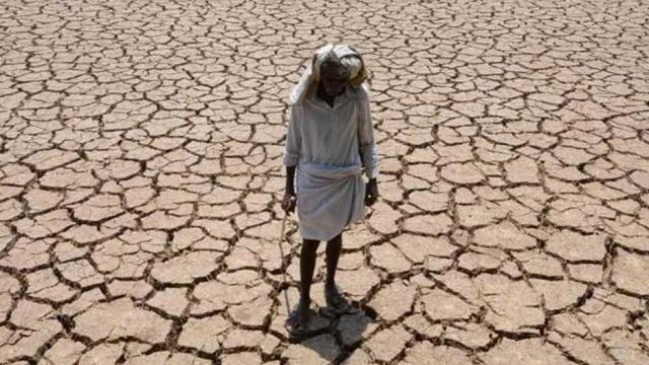 सूखे से निपटने की कवायद- आकस्मिक कोष से धन जुटाएगी फडणवीस सरकार, इस साल से राज्य में ग्राम स्वराज अभियान योजना सूखे से निपटने की कवायद- आकस्मिक कोष से धन जुटाएगी फडणवीस सरकार, इस साल से राज्य में ग्राम स्वराज अभियान योजना
