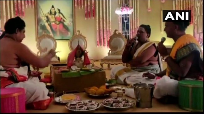 रजनीकांत की बेटी सौंदर्या बनीं दुल्हन, सेलिब्रिटीज का लगा जमावड़ा ...देखें तस्वीरें रजनीकांत की बेटी सौंदर्या बनीं दुल्हन, सेलिब्रिटीज का लगा जमावड़ा ...देखें तस्वीरें