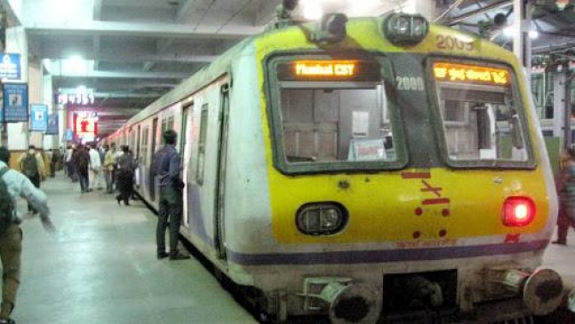 मुंबई लोकल या लाइफ लाइन ट्रेन, ट्रांसप्लांट के लिए दूसरी अस्पातल पहुंचाया लिवर