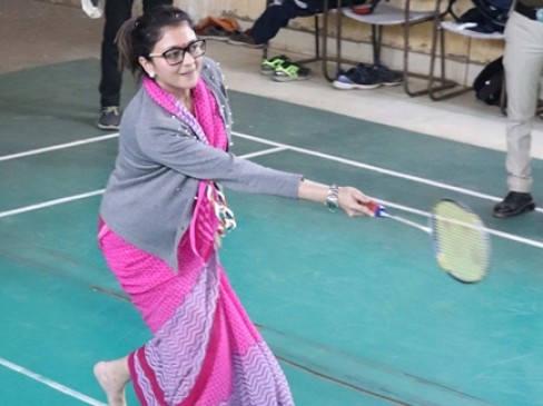 प्रियदर्शिनी राजे सिंधिया हुईं राजनीति में सक्रिय, खेला बच्चों के साथ बैडमिंटन प्रियदर्शिनी राजे सिंधिया हुईं राजनीति में सक्रिय, खेला बच्चों के साथ बैडमिंटन