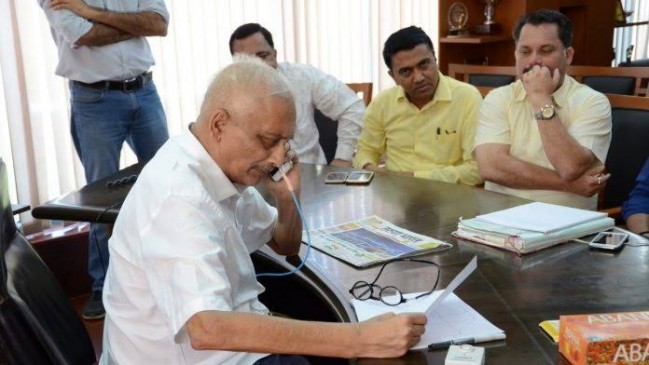 तस्वीरों में देखिए गोवा के मुख्यमंत्री मनोहर पर्रिकर का राजनीतिक सफर तस्वीरों में देखिए गोवा के मुख्यमंत्री मनोहर पर्रिकर का राजनीतिक सफर