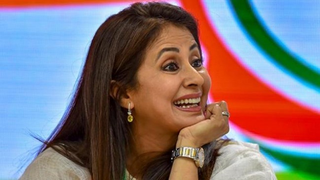 उर्मिला ने अपने बॉलीवुड दोस्तों से मांगी मदद, कहा इलेक्शन कैंपेन में दें उनका साथ